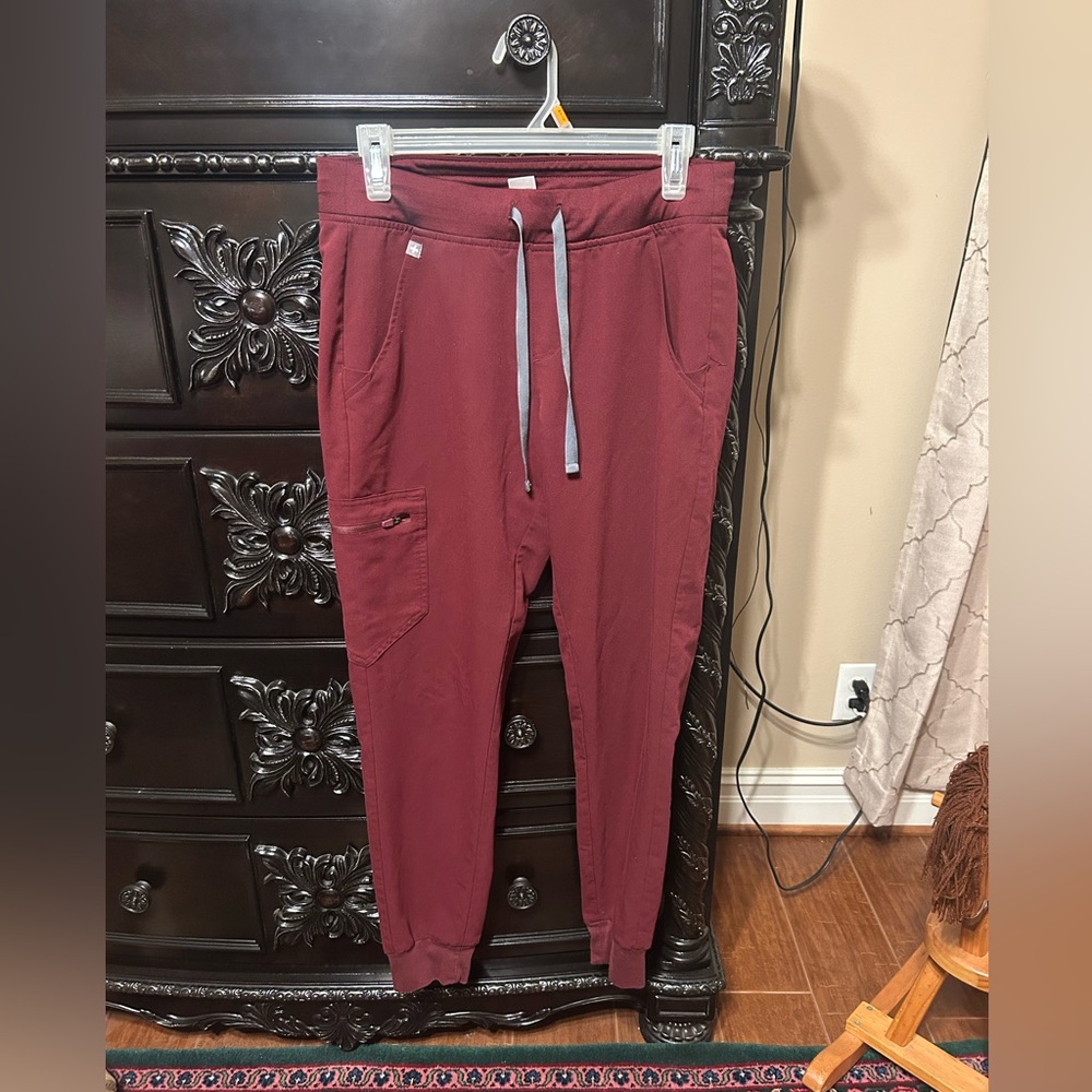FIGS Women’s High Waisted Zamora Jogger Scrub Pants